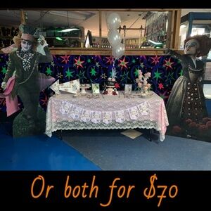 ALICE IN WONDERLAND CARDBOARD CUTOUTS. MAD HATTER & QUEEN OF HEARTS